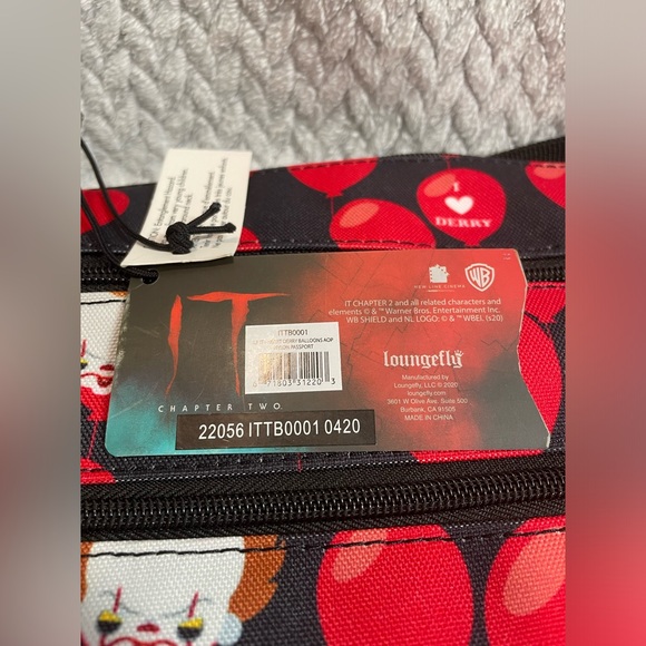 NWT Loungefly X Warner Bros. IT! I Heart Derry AOP Passport Bag. - Picture 4 of 4